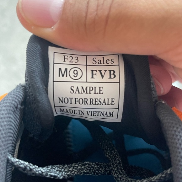 Brooks Cascadia 17 Trail Running Shoe All Terrain Gray Sunset SAMPLE Size 9 Mens - Picture 8 of 8